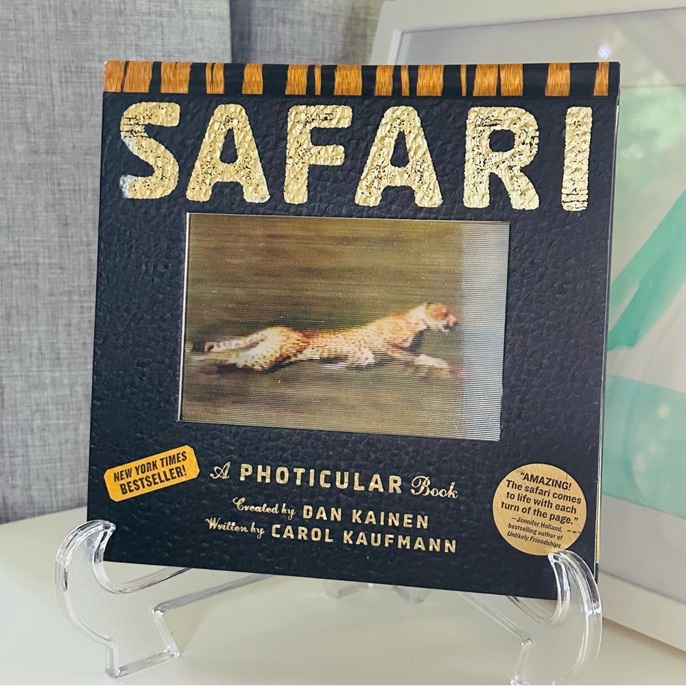 Safari A Photicular Book 🦓